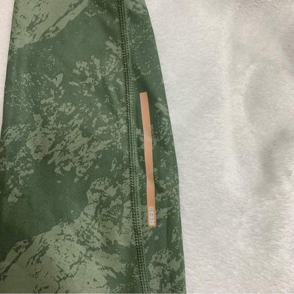 Womens REI Co Op High Rise green camo leggins size L with pockets - Picture 4 of 10